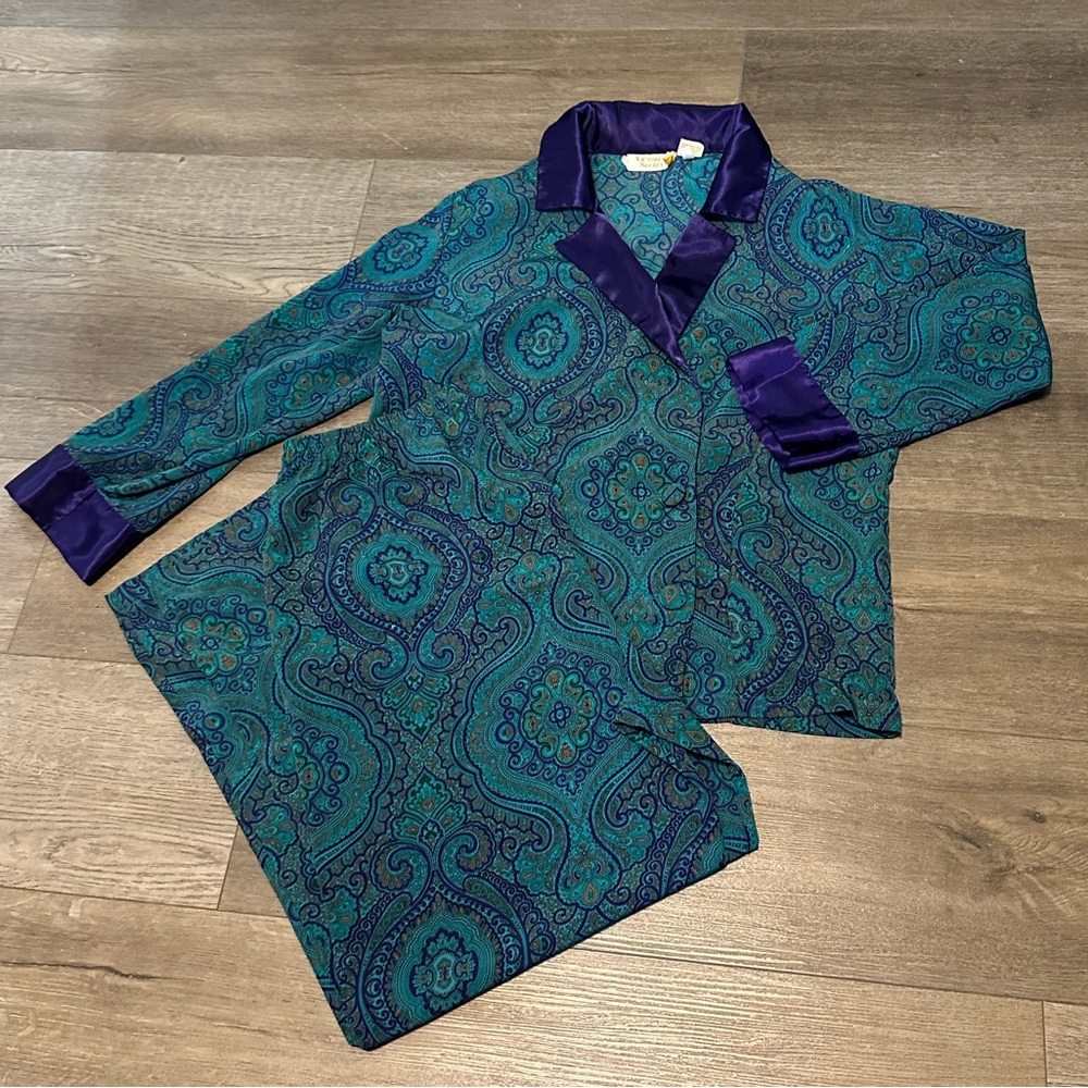Vintage Victoria’s Secret Satin Pajama Set Purple & Green Paisley Size xsmall